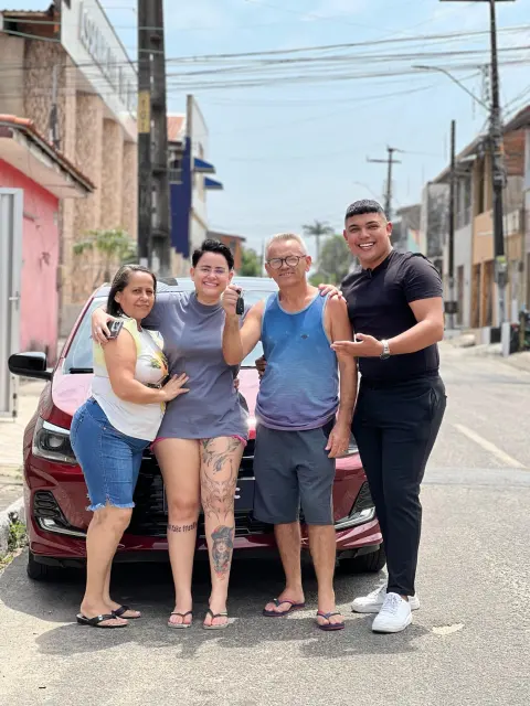 Clientes contempladas na entrega do carro